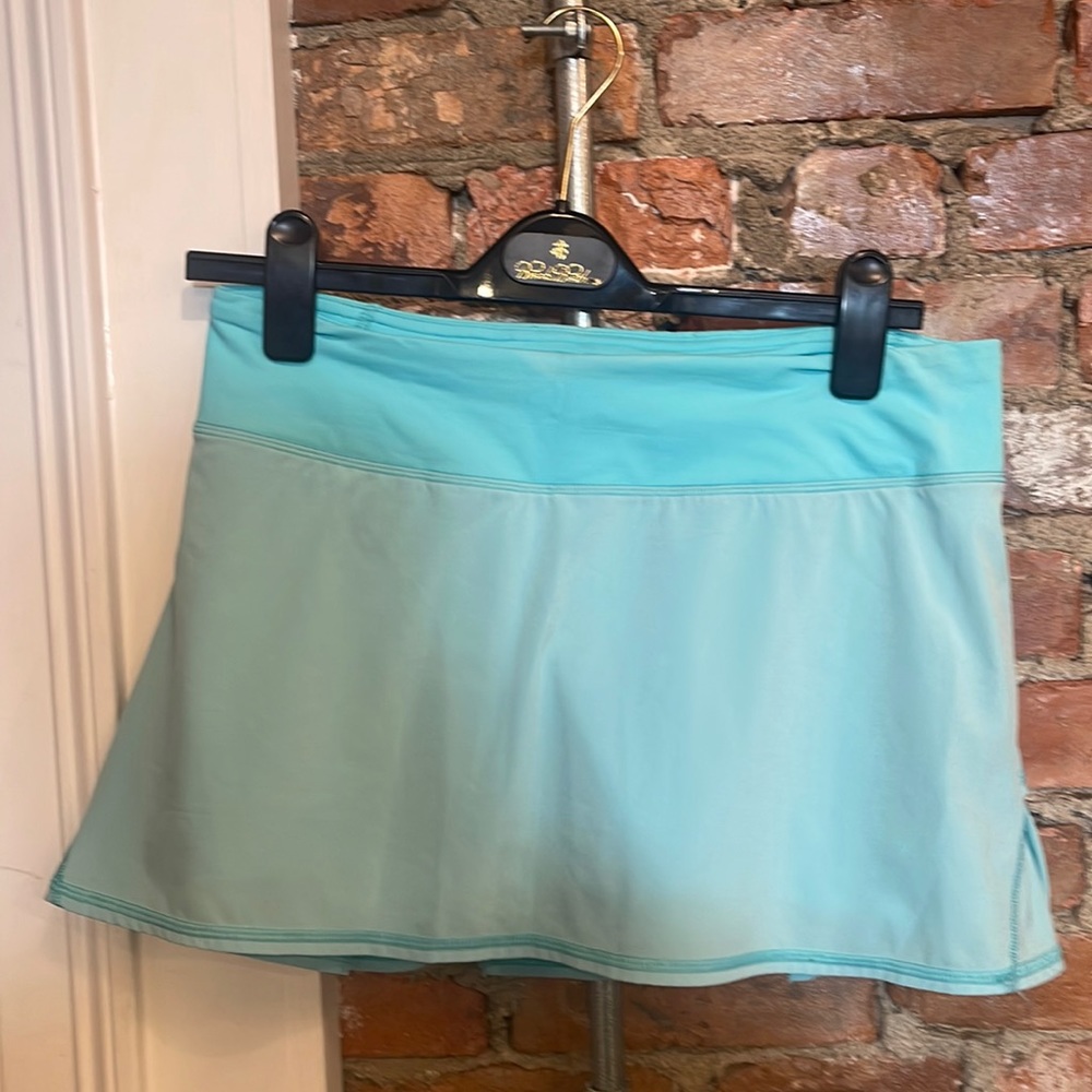 Lululemon short with pleats in back size 8